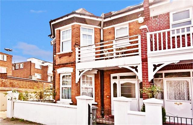  Image of 3 bedroom Duplex to rent in Gladstone Park Gardens London NW2 at Gladstone Park Gardens, London, NW2